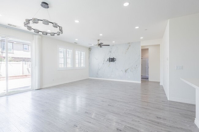 Building Photo - 16220 Retreat Ct