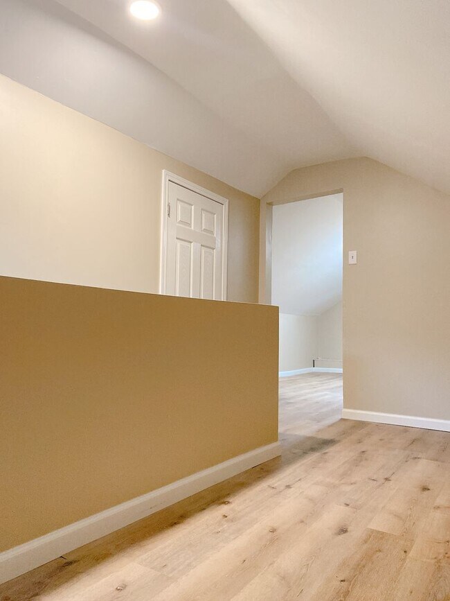 Building Photo - Beautifully updated 5 bed 2 bath house $2200