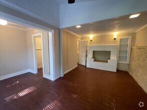 Building Photo - ((1/2 May's Rent)) Cozy 1 Bedroom 1 Bath  ...