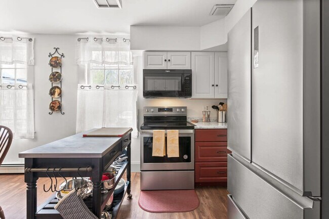 Building Photo - 38 Exeter Rd