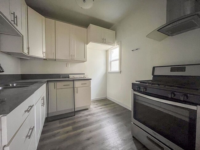 Interior Photo - 2014 Chestnut Avenue