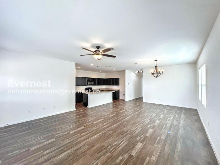 Building Photo - 400 Seneca Loop