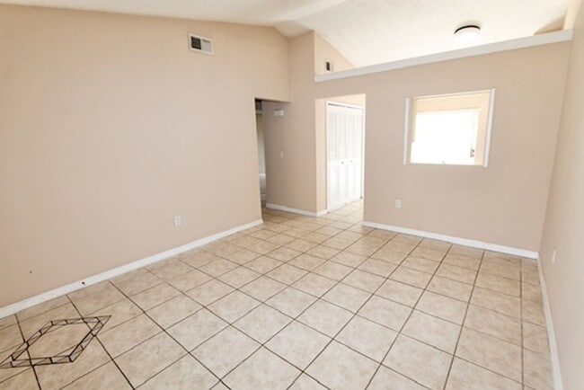 Building Photo - Orlando - 2 Bedroom, 2 Bathroom - $1,645.00