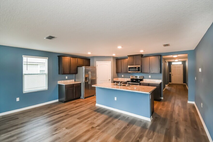 Building Photo - 2303 Pebble Point Dr