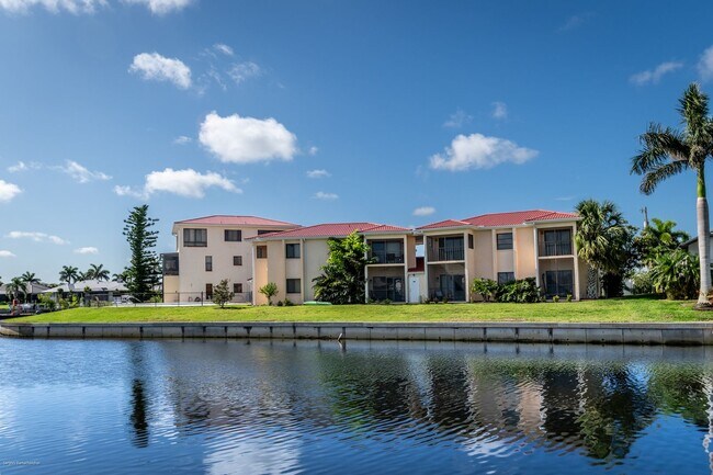 Building Photo - WATERFRONT- 2-BEDROOMS, 2-BATH- PUNTA GORD...