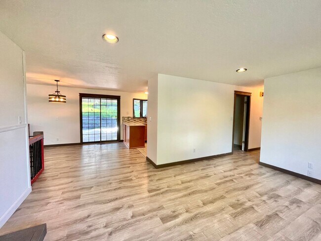Building Photo - 17606 33rd Pl W