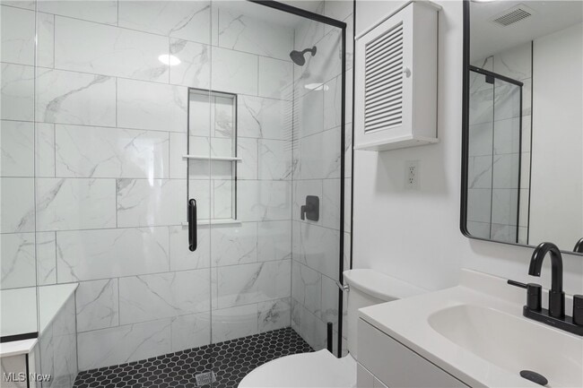 Building Photo - 728 E 343rd St