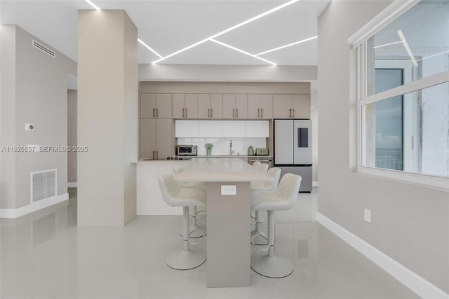 Primary Photo - 18011 Biscayne Blvd