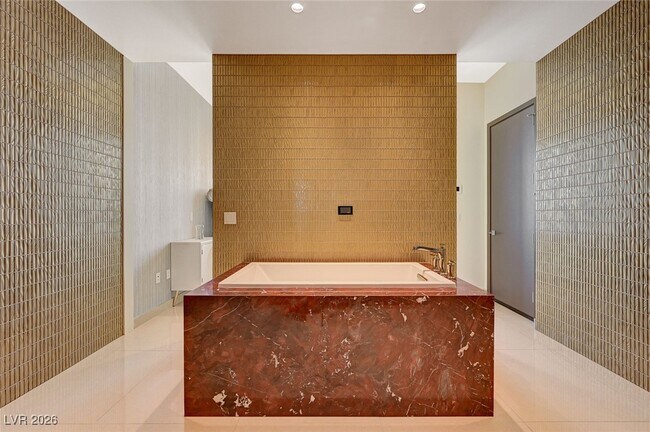 Building Photo - 3750 S Las Vegas Blvd