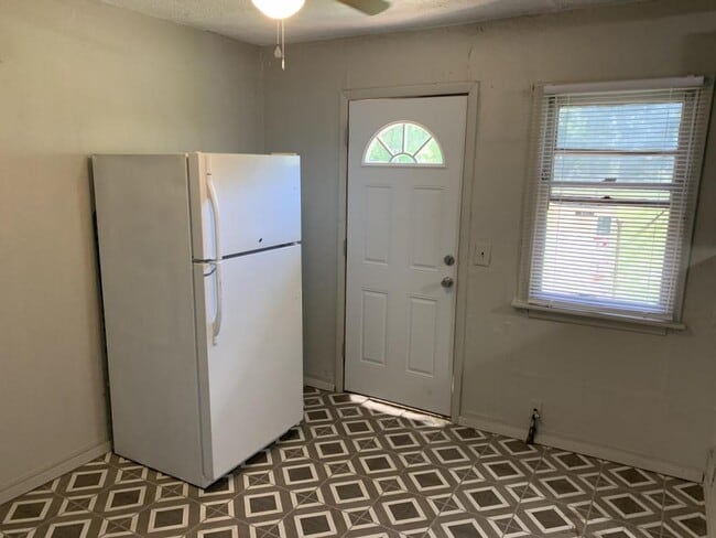 Building Photo - 1610 SE 62nd St