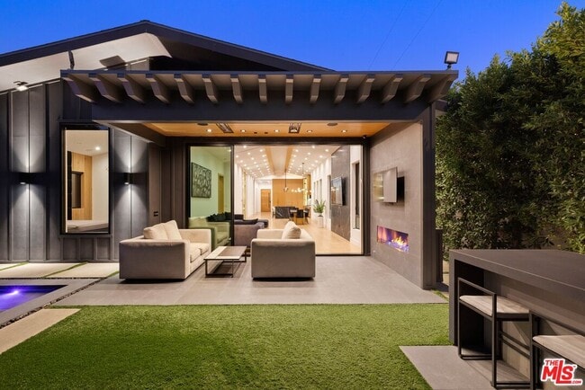 Building Photo - 4803 Lemona Ave