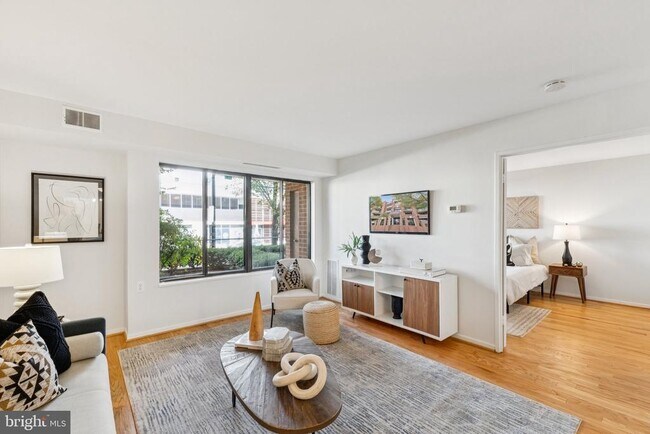 Building Photo - 2320 Wisconsin Ave NW