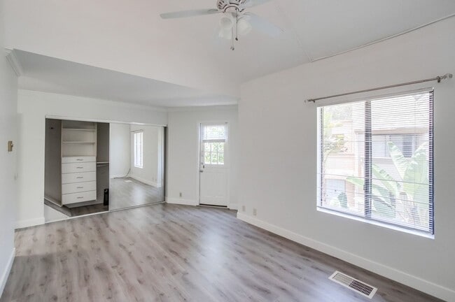 Building Photo - Spacious La Jolla Townhome in Desirable Wo...