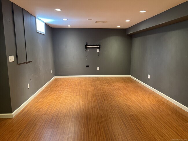 Building Photo - 34 Simsbury Landing