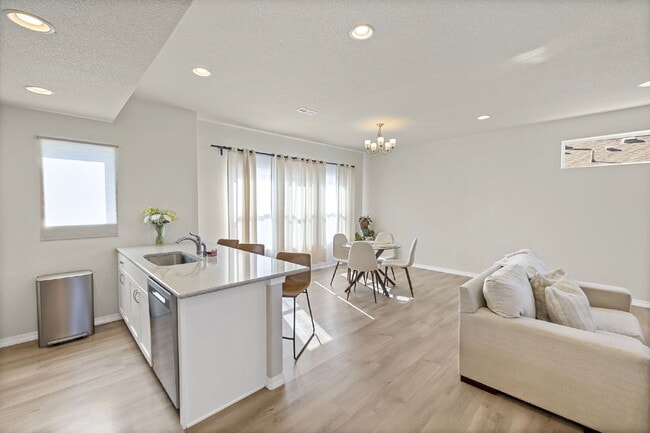 Building Photo - Spacious 3 Bed in Ventana – Open Layout, Fenced Backyard, Community Pool & Gym