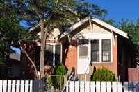 Building Photo - Beautiful Vintage Home