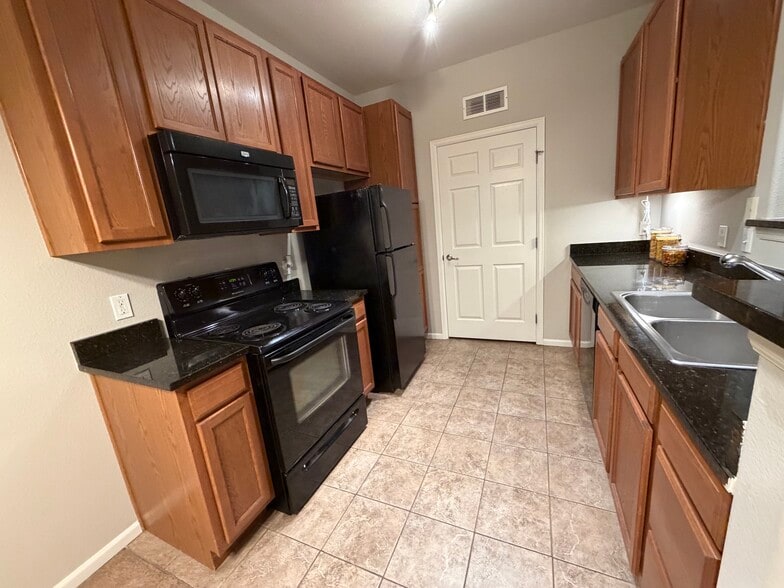 Kitchen - 1465 Blue Sky Cir