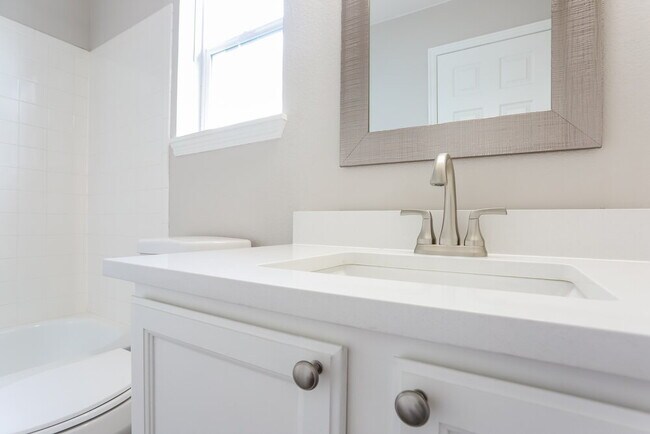 Building Photo - 8574 Bluegrass Cir