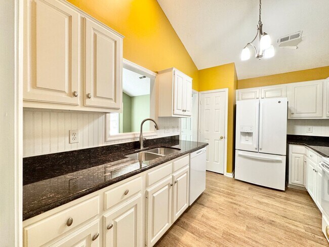 Building Photo - Adorable 3 Bedroom Home in High Point!