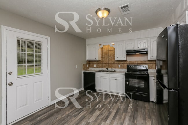 Building Photo - Remarkable Value. Unbeatable Location!