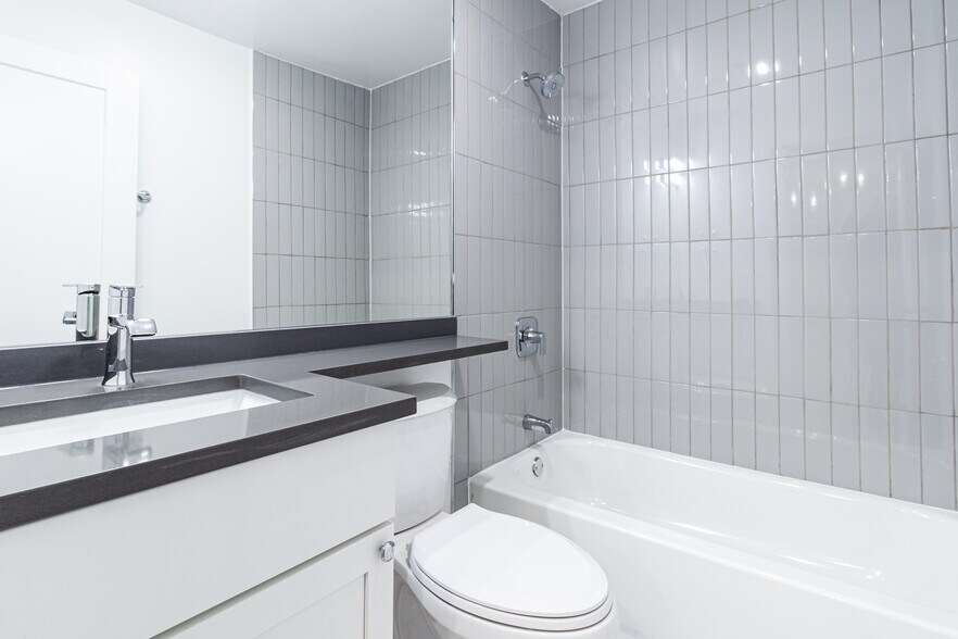 Building Photo - 520 W Aldine Ave