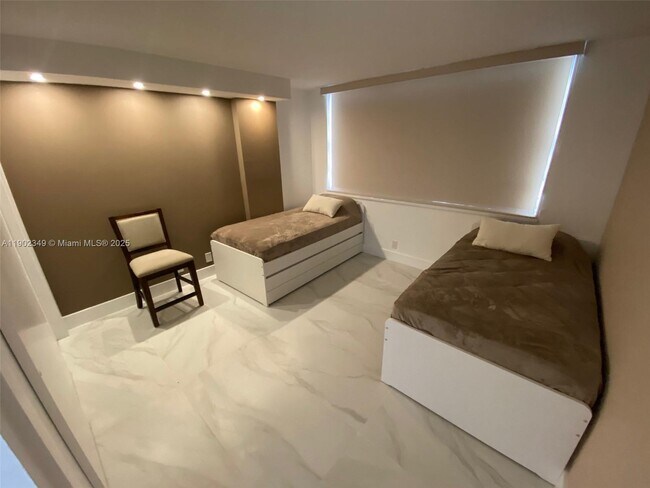 Building Photo - 3161 S Ocean Dr