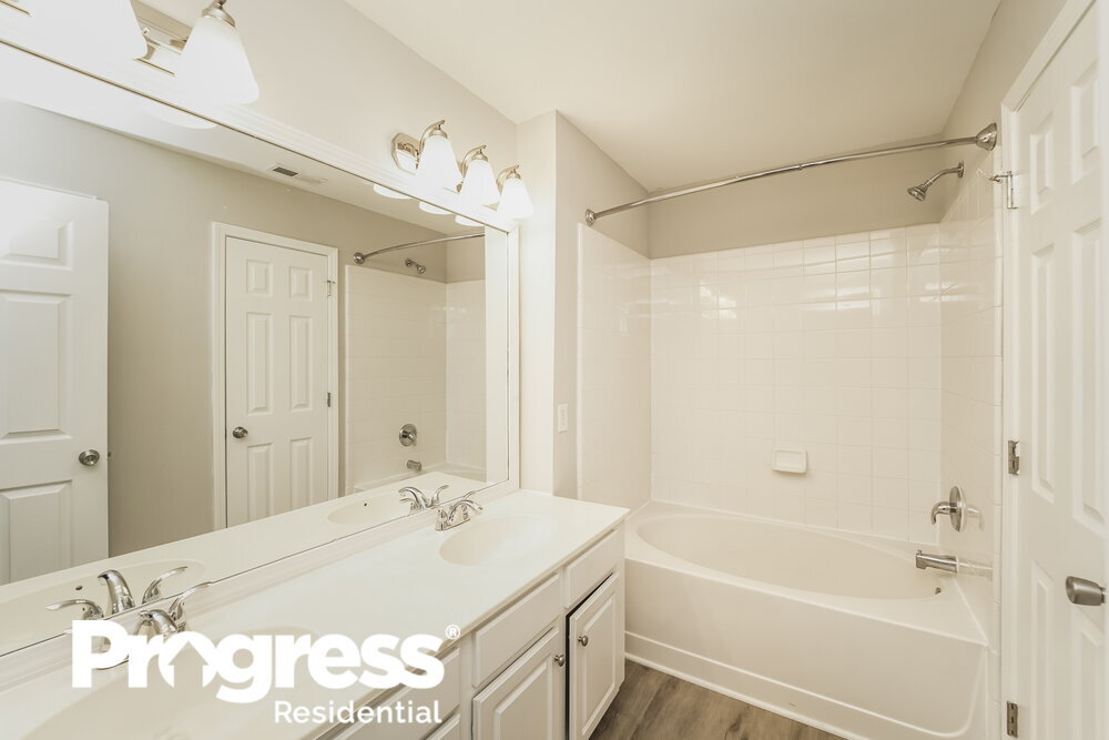 Building Photo - 10453 Roundleaf Dr