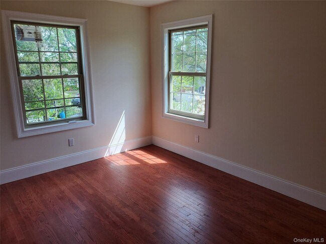 Building Photo - 529 Maple Ave