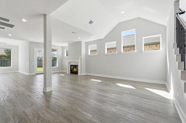 Building Photo - 15822 Pilot Knob Dr