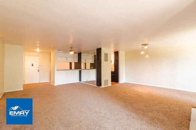 Building Photo - Beautiful 2 Bedroom, 2 Bathroom Condo In C...