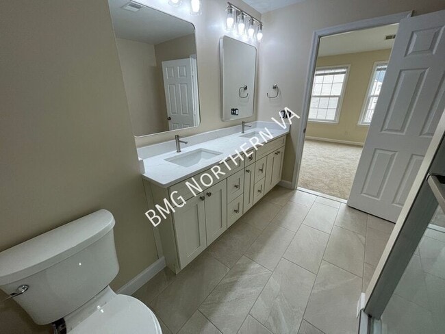 Building Photo - 22525 Maison Carree Square