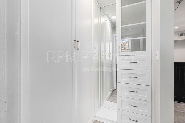 Building Photo - 925 Garrett St