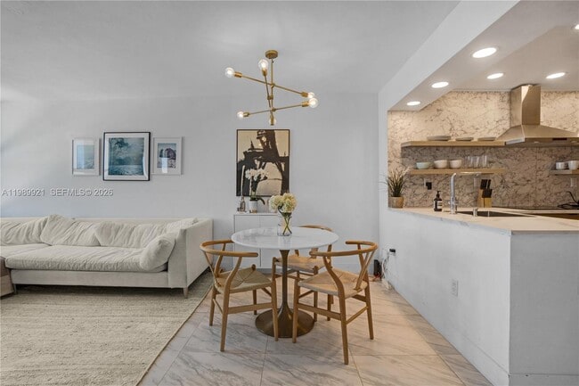 Building Photo - 2899 Collins Ave