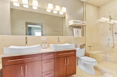 Building Photo - Rare Oversized Fully Furnished 3 Bed / 2.5 Bath 2,800+ SF Duplex with Private 1,000 SF Roof Deck ...