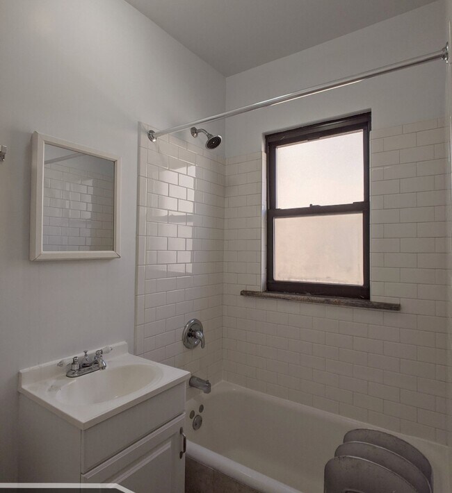 Building Photo - 2649 N Spaulding Ave