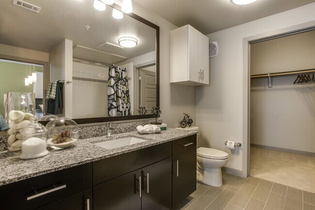 Building Photo - 505 Jackson Hill St