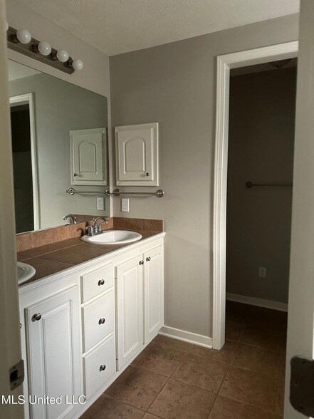 Building Photo - 121 Kenzie Dr