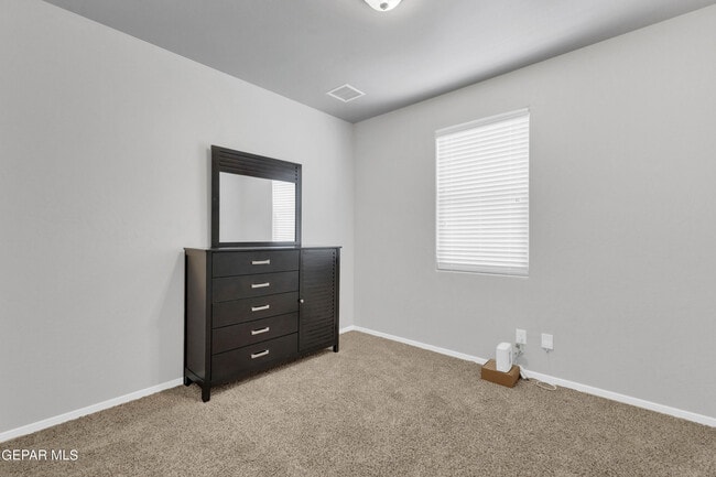 Building Photo - 1044 Gaitan St