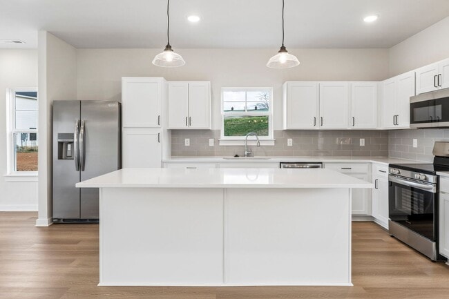 Building Photo - Brand new home in a great location central to all of Tri-Cities