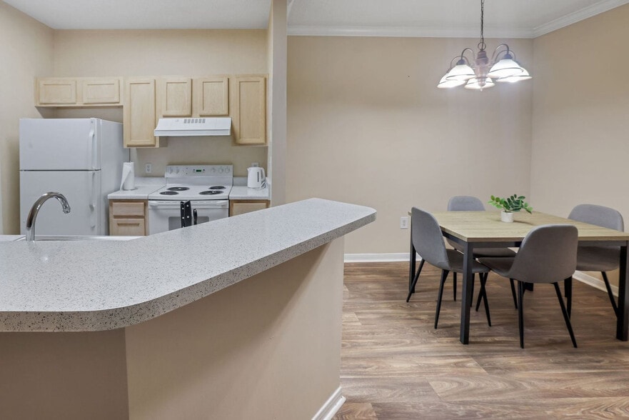 Building Photo - 1701 Wildwood Crossings Dr