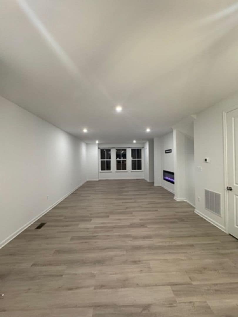 Building Photo - 208 Douglas Wy