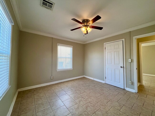 Building Photo - Charming & Fully Remodeled 2-Bedroom Home ...