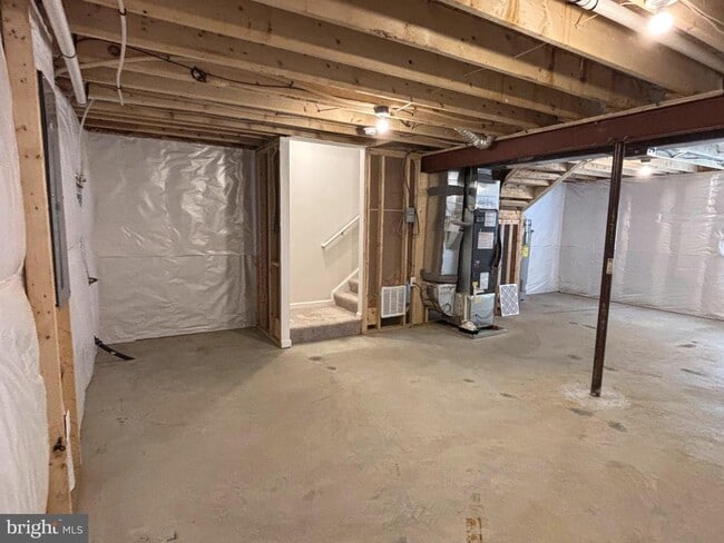 Building Photo - 57 Sebago Pl