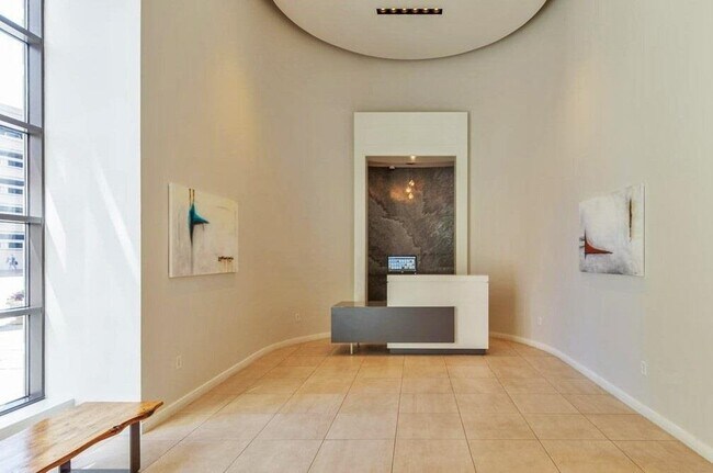 Building Photo - 102 Christopher Columbus Dr