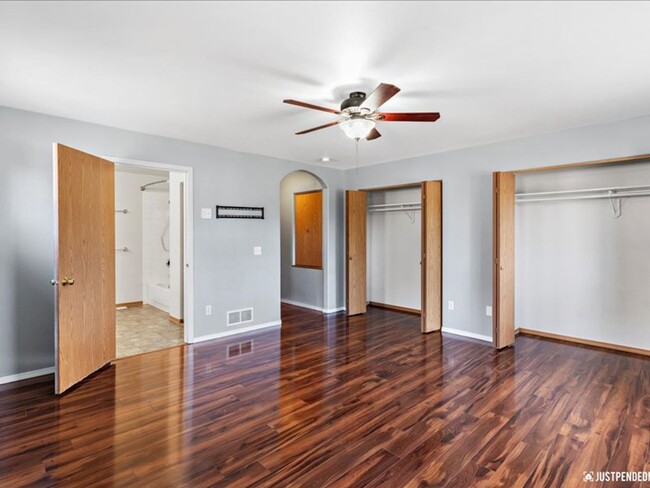 Building Photo - Spacious & Updated 3 Bedroom Duplex Near M...