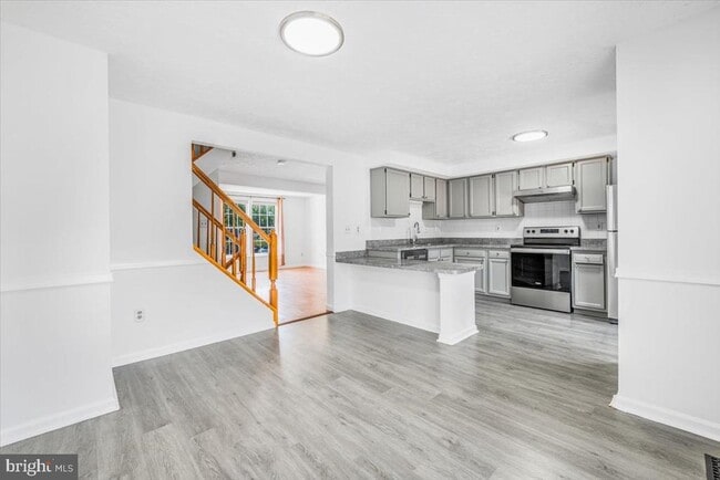 Building Photo - 1542 St Lawrence Ct