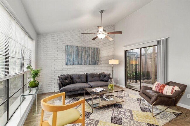 Building Photo - 2471 Briarwest Blvd