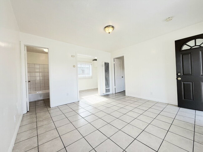 Building Photo - 14039 Orizaba Ave