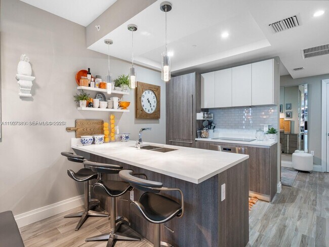 Building Photo - 801 S Miami Ave