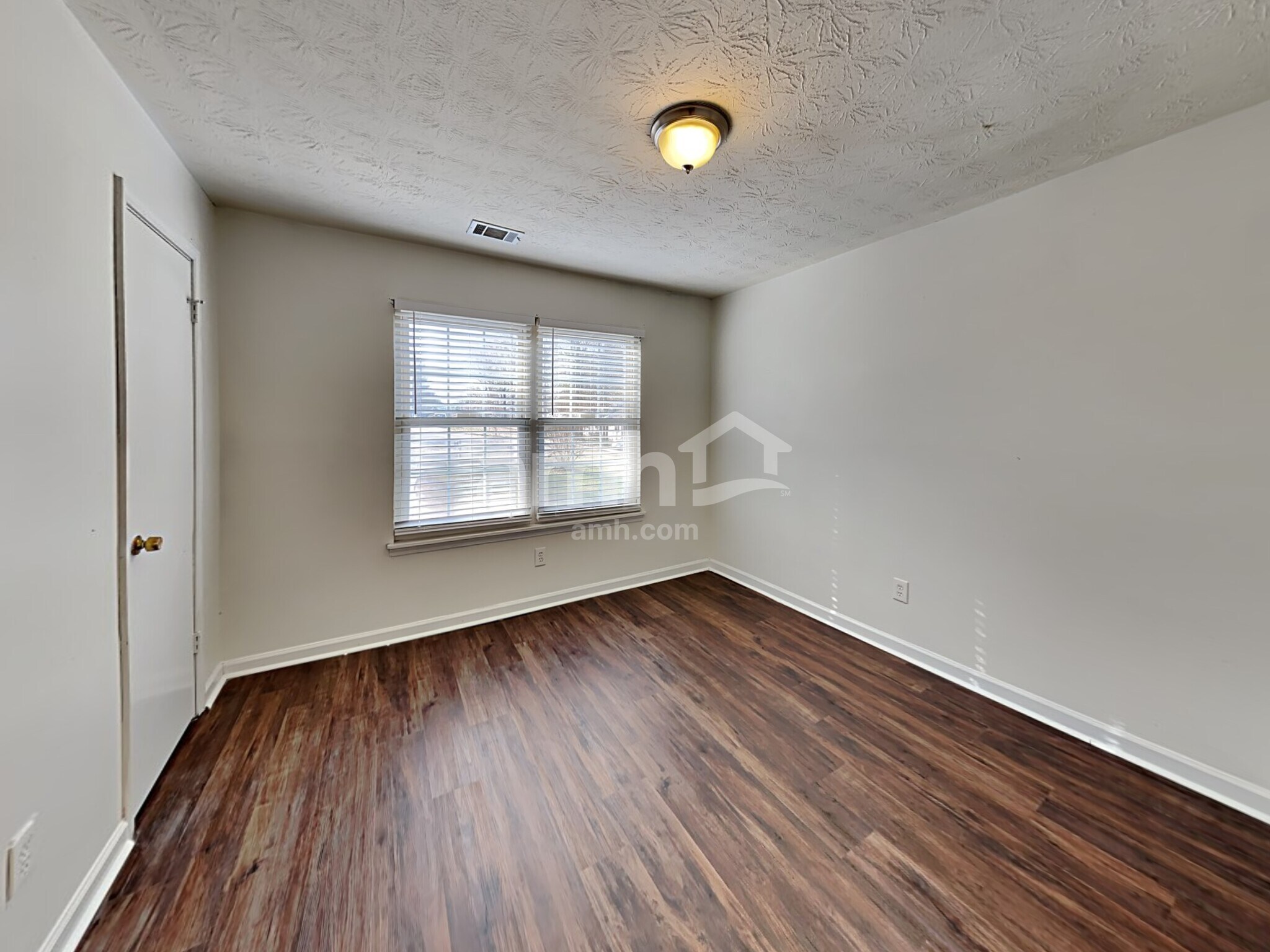 Building Photo - 200 Deer Walk Dr